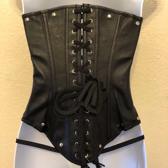 NWTO Halter faux leather corset with hardware - Picture 7 of 8